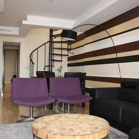 119 - Penthouse With Private Pool شقة *
